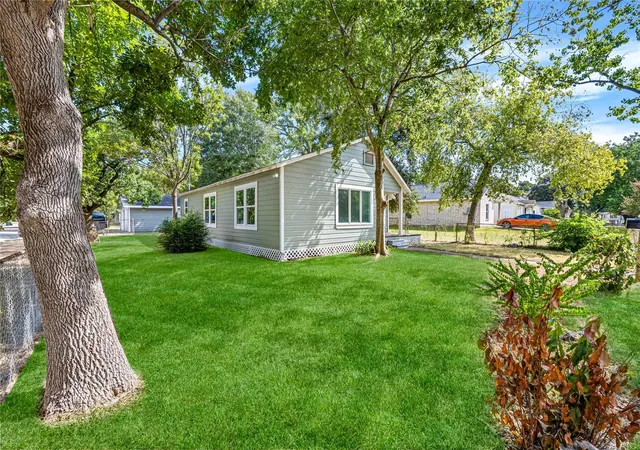 Photo 2 of Sale Pending at 726 10th Avenue N, Texas City, TX 77590 | MLS# 20194917 | Listing updated on 2026-09-10