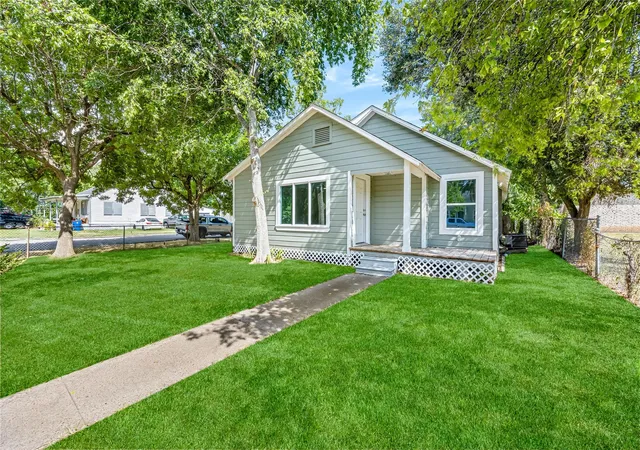 Photo 3 of Sale Pending at 726 10th Avenue N, Texas City, TX 77590 | MLS# 20194917 | Listing updated on 2026-09-10