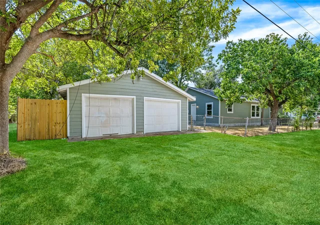 Photo 3 of Sale Pending at 726 10th Avenue N, Texas City, TX 77590 | MLS# 20194917 | Listing updated on 2026-09-10