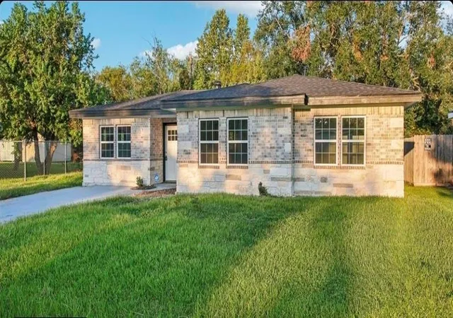 Single family home for sale at 105 Lee Dr, La Marque, TX 77568 | MLS# 49377589 | Listing updated on 2026-09-20