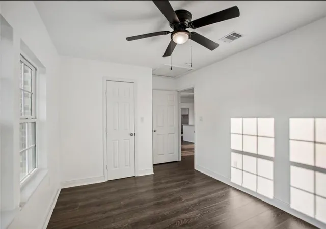 Photo 4 of Single family home for sale at 105 Lee Dr, La Marque, TX 77568 | MLS# 49377589 | Listing updated on 2026-09-20