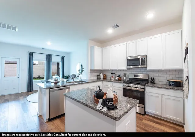 Photo 4 of Single family home for sale at 13102 Sapphire Lake Ln, La Marque, TX 77568 | MLS# 74369384 | Listing updated on 2026-09-18
