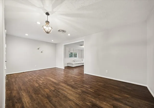 Photo 3 of Single family home for sale at 2214 Saxon Dr, Houston, TX 77018 | MLS# 13445363 | Listing updated on 2026-10-06