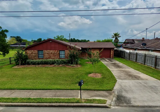 Photo 1 of Single family home for sale at 2565 W Virginia St, Beaumont, TX 77705 | MLS# 65754736 | Listing updated on 2026-10-09