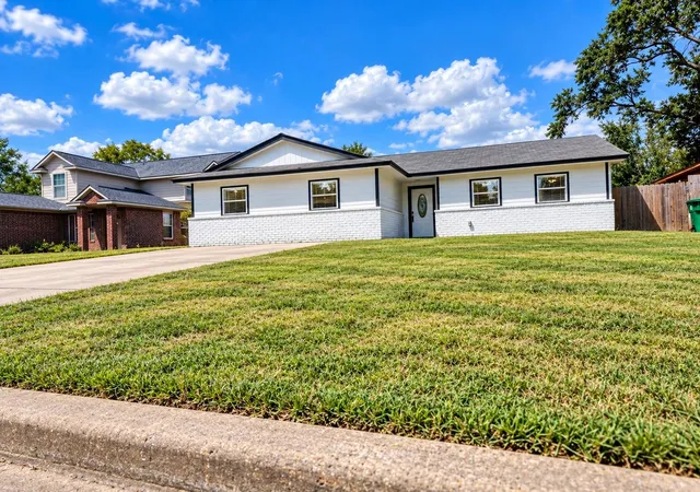Photo 1 of Single family home for sale at 4910 Croker Ridge Rd, Houston, TX 77053 | MLS# 68321680 | Listing updated on 2026-09-23