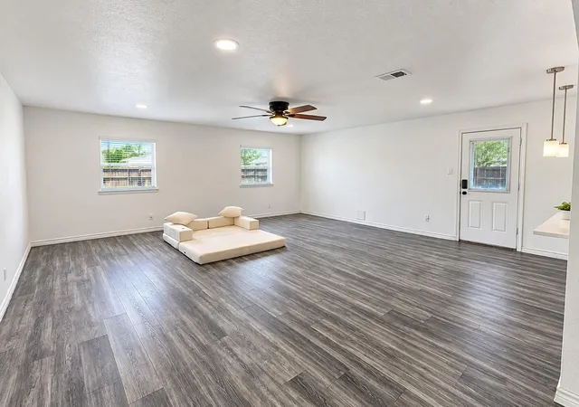 Photo 3 of Single family home for sale at 4910 Croker Ridge Rd, Houston, TX 77053 | MLS# 68321680 | Listing updated on 2026-09-23