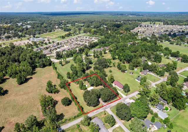Photo 3 of Sale Pending at 330 Brown Rd, Dayton, TX 77535 | MLS# 17134278 | Listing updated on 2026-10-04