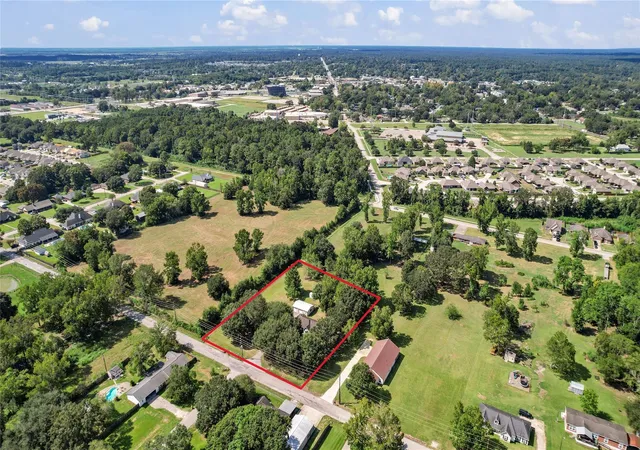 Photo 3 of Sale Pending at 330 Brown Rd, Dayton, TX 77535 | MLS# 17134278 | Listing updated on 2026-10-04