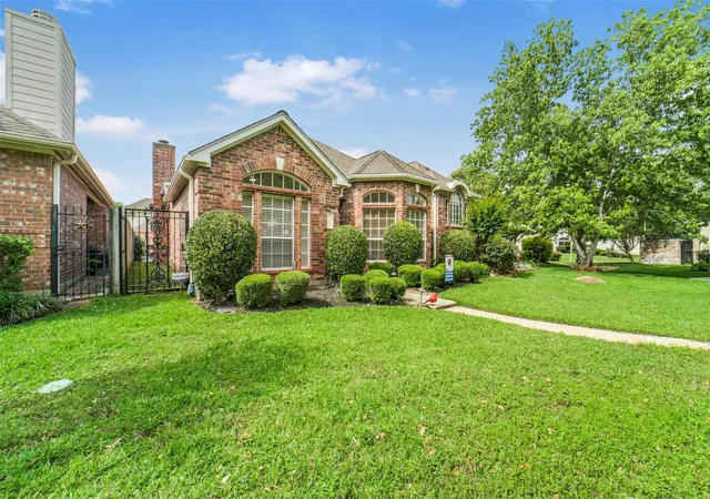 Photo 1 of Single family home for sale at 6885 Tournament Dr, Houston, TX 77069 | MLS# 48629911 | Listing updated on 2026-09-19