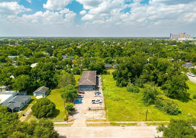 Photo 3 of Multi family home for sale at 4613 Cavalcade St #10, Houston, TX 77026 | MLS# 55200975 | Listing updated on 2026-09-02