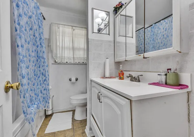 Photo 3 of Single family home for sale at 6051 Willow Glen Dr, Houston, TX 77033 | MLS# 69745419 | Listing updated on 2026-09-21
