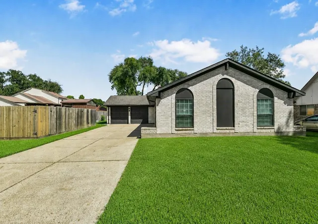 Photo 2 of Single family home for sale at 5003 Colombia Dr, Pasadena, TX 77505 | MLS# 53939377 | Listing updated on 2026-10-04