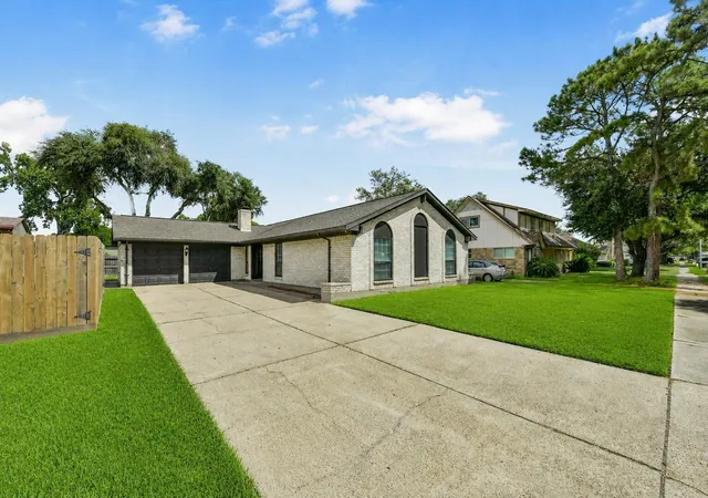 Photo 3 of Single family home for sale at 5003 Colombia Dr, Pasadena, TX 77505 | MLS# 53939377 | Listing updated on 2026-10-04