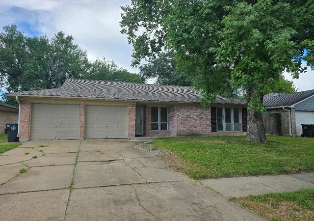 Photo 1 of Single family home for sale at 13630 Greenway Dr, Sugar Land, TX 77498 | MLS# 19799740 | Listing updated on 2026-09-17