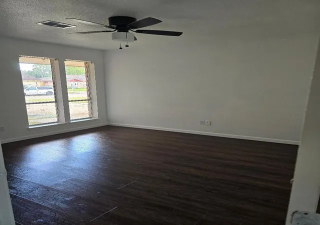 Photo 4 of Single family home for sale at 13630 Greenway Dr, Sugar Land, TX 77498 | MLS# 19799740 | Listing updated on 2026-09-17