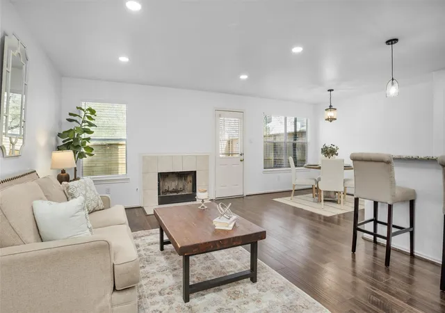 Photo 3 of Townhouse for sale at 35 Marble Rock Pl, Spring, TX 77382 | MLS# 44729156 | Listing updated on 2026-09-10