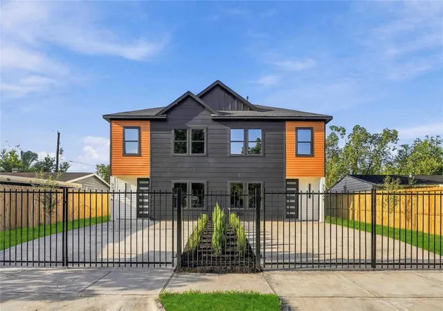 Photo 3 of Multi family home for sale at 5326 Ridgeway Dr, Houston, TX 77033 | MLS# 3381309 | Listing updated on 2026-10-08