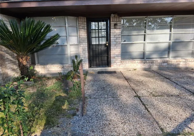 Photo 2 of Single family home for sale at 7515 Brush Wood Dr, Houston, TX 77088 | MLS# 46471002 | Listing updated on 2026-09-16