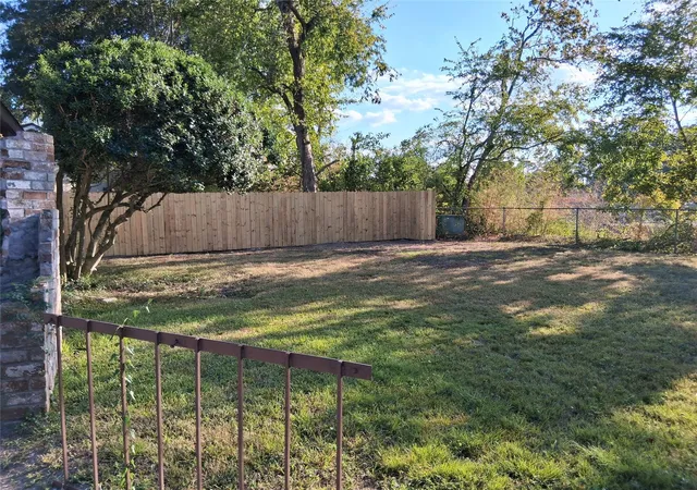 Photo 3 of Single family home for sale at 7515 Brush Wood Dr, Houston, TX 77088 | MLS# 46471002 | Listing updated on 2026-09-16