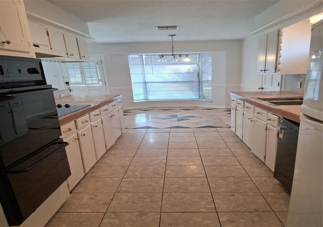 Photo 4 of Single family home for sale at 7515 Brush Wood Dr, Houston, TX 77088 | MLS# 46471002 | Listing updated on 2026-09-16