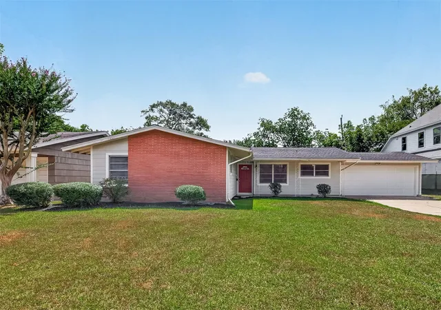Single family home for sale at 4749 Redstart St, Houston, TX 77035 | MLS# 91374975
