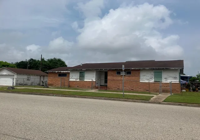 Photo 1 of Single family home for sale at 1020 40th Street, Galveston, TX 77550 | MLS# 86991223 | Listing updated on 2026-09-24