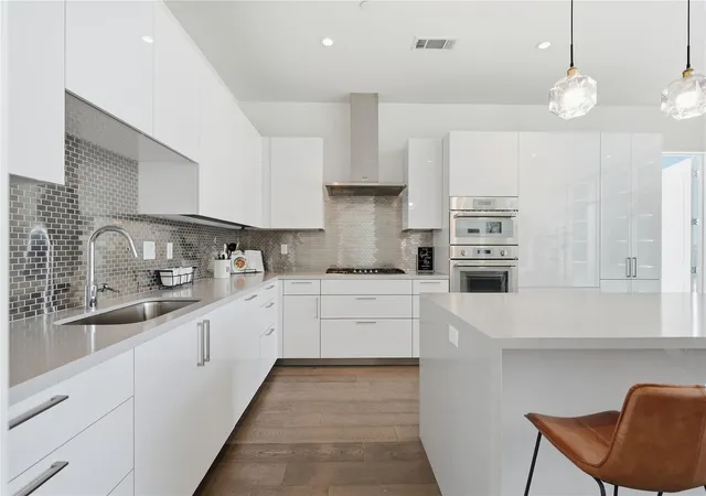 Photo 2 of Condo for sale at 4521 San Felipe St #1904, Houston, TX 77027 | MLS# 57627026 | Listing updated on 2026-09-24