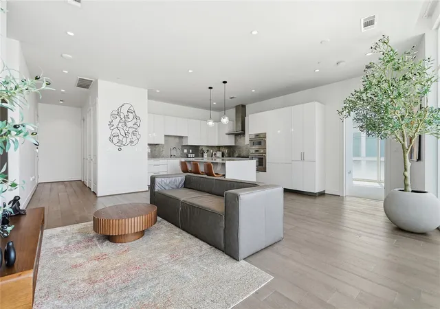 Photo 3 of Condo for sale at 4521 San Felipe St #1904, Houston, TX 77027 | MLS# 57627026 | Listing updated on 2026-09-24