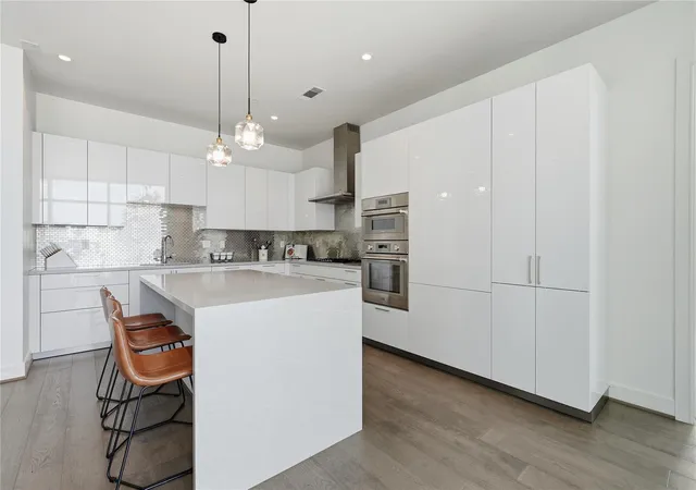 Photo 3 of Condo for sale at 4521 San Felipe St #1904, Houston, TX 77027 | MLS# 57627026 | Listing updated on 2026-09-24