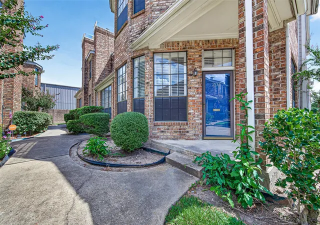Photo 3 of Townhouse for sale at 8888 Benning Dr #204, Houston, TX 77031 | MLS# 92621772 | Listing updated on 2026-09-15