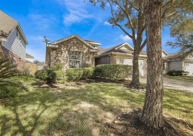 Photo 3 of Single family home for sale at 13301 Baron Hl Ln, Rosharon, TX 77583 | MLS# 93925103 | Listing updated on 2026-09-17