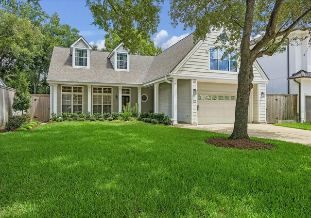 Single family home for sale at 5108 Aspen St, Bellaire, TX 77401 | MLS# 85883515