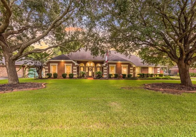 Photo 1 of Single family home for sale at 1100 Dawnwood, Orange, TX 77632 | MLS# 42618309 | Listing updated on 2026-09-21