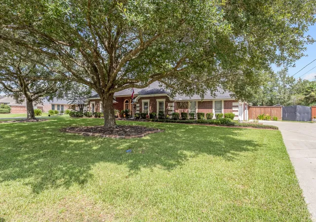 Photo 2 of Single family home for sale at 1100 Dawnwood, Orange, TX 77632 | MLS# 42618309 | Listing updated on 2026-09-21
