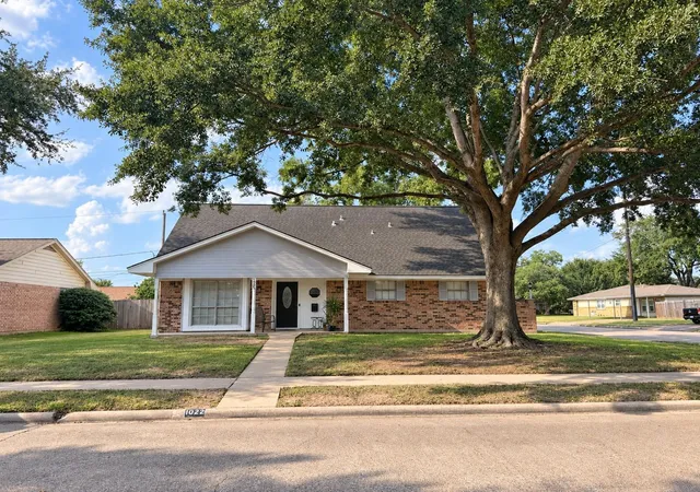 Photo 1 of Single family home for sale at 1022 Grace St, Deer Park, TX 77536 | MLS# 75058911 | Listing updated on 2026-09-15