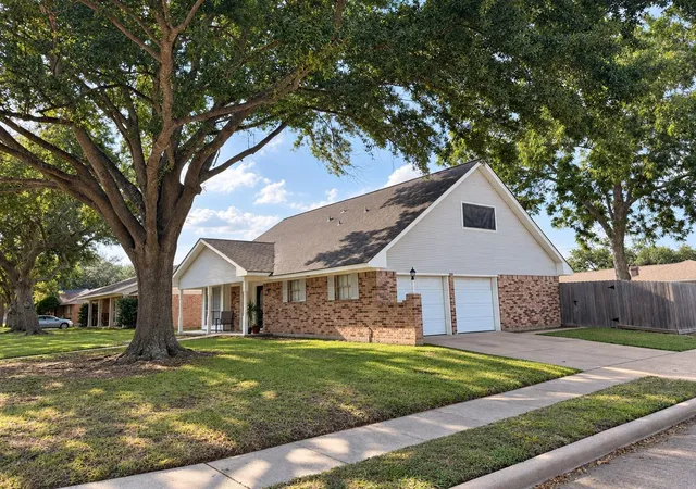 Photo 2 of Single family home for sale at 1022 Grace St, Deer Park, TX 77536 | MLS# 75058911 | Listing updated on 2026-09-15