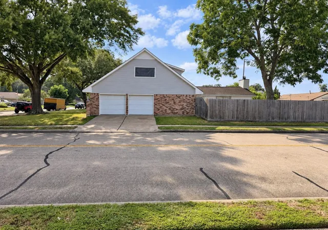 Photo 3 of Single family home for sale at 1022 Grace St, Deer Park, TX 77536 | MLS# 75058911 | Listing updated on 2026-09-15