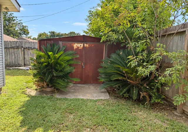 Photo 4 of Single family home for sale at 1022 Grace St, Deer Park, TX 77536 | MLS# 75058911 | Listing updated on 2026-09-15