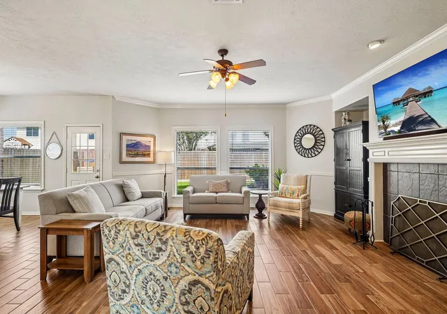 Photo 3 of Single family home for sale at 3914 Conroe Lake Ct, Pearland, TX 77581 | MLS# 78981585 | Listing updated on 2026-09-21
