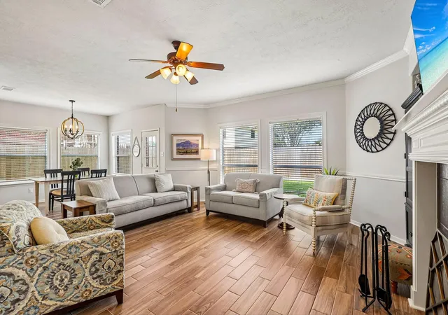 Photo 4 of Single family home for sale at 3914 Conroe Lake Ct, Pearland, TX 77581 | MLS# 78981585 | Listing updated on 2026-09-21