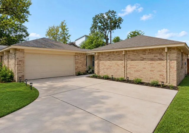 Single family home for sale at 10411 Rabbit Oak Dr, Houston, TX 77065 | MLS# 61485308