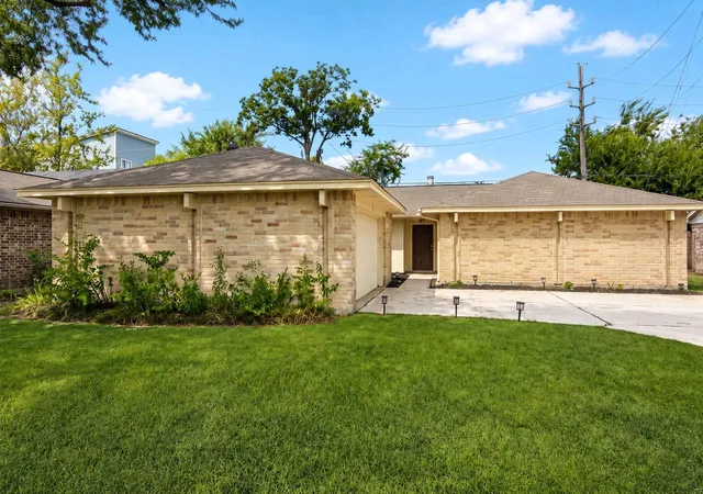 Photo 2 of Single family home for sale at 10411 Rabbit Oak Dr, Houston, TX 77065 | MLS# 61485308 | Listing updated on 2026-09-20
