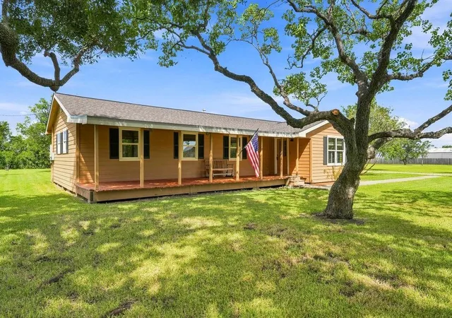 Photo 2 of Sale Pending at 2300 Mary Ln, Dickinson, TX 77539 | MLS# 16830713 | Listing updated on 2026-10-02