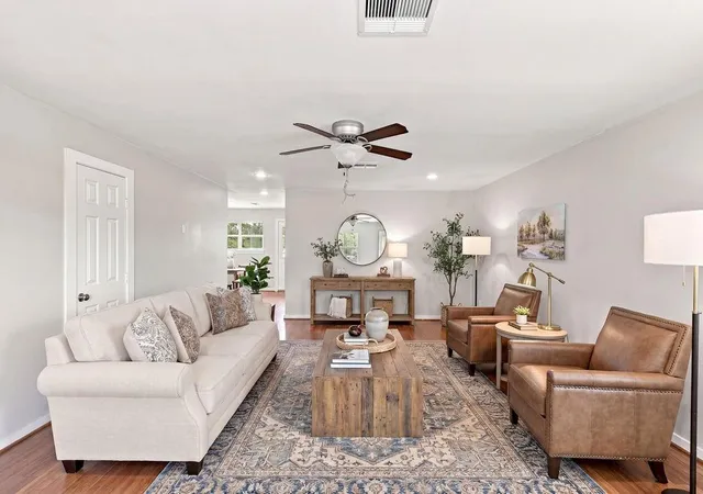 Photo 4 of Sale Pending at 2300 Mary Ln, Dickinson, TX 77539 | MLS# 16830713 | Listing updated on 2026-10-02