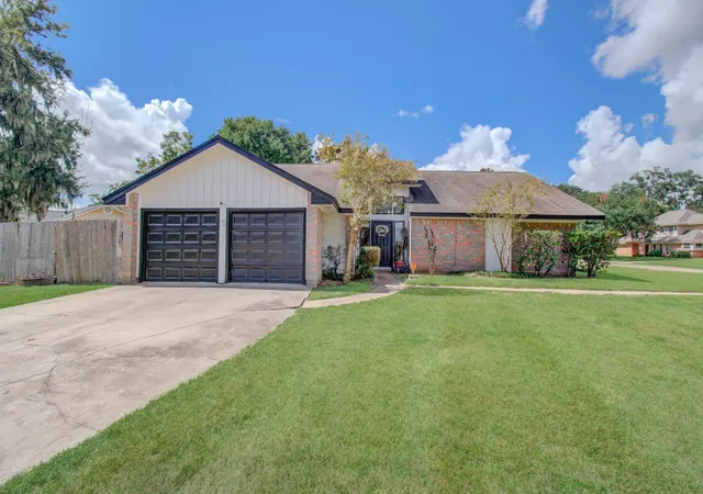 Photo 1 of Single family home for sale at 338 Banyan St, Lake Jackson, TX 77566 | MLS# 89513823 | Listing updated on 2026-10-04