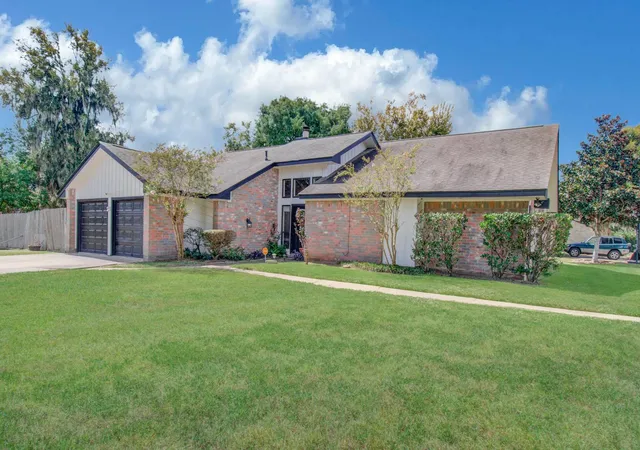 Photo 2 of Single family home for sale at 338 Banyan St, Lake Jackson, TX 77566 | MLS# 89513823 | Listing updated on 2026-10-04