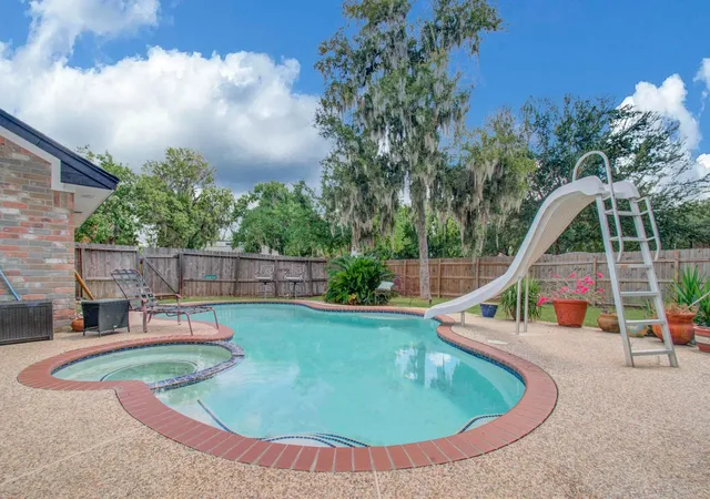 Photo 3 of Single family home for sale at 338 Banyan St, Lake Jackson, TX 77566 | MLS# 89513823 | Listing updated on 2026-10-04