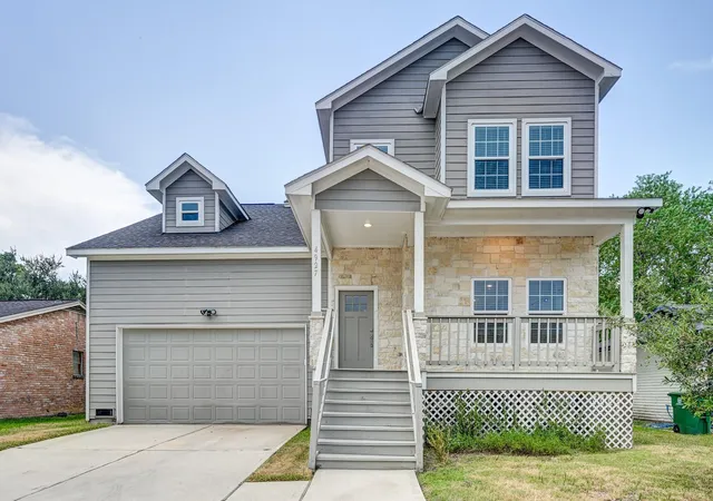 Single family home for sale at 4927 E Ridge Crk Dr, Houston, TX 77053 | MLS# 21563421