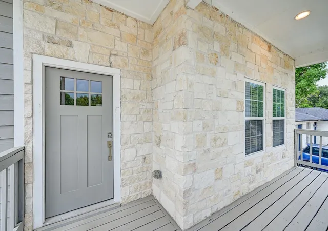 Photo 3 of Single family home for sale at 4927 E Ridge Crk Dr, Houston, TX 77053 | MLS# 21563421 | Listing updated on 2026-09-01