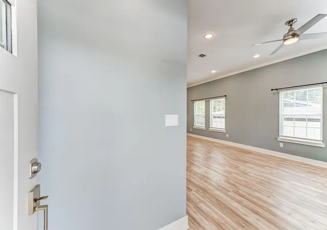 Photo 4 of Single family home for sale at 4927 E Ridge Crk Dr, Houston, TX 77053 | MLS# 21563421 | Listing updated on 2026-09-01